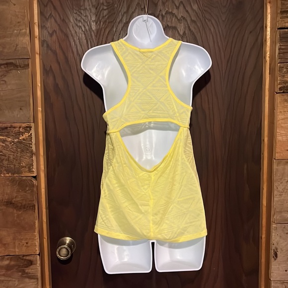 Never worn! Yellow tank top - Picture 2 of 3